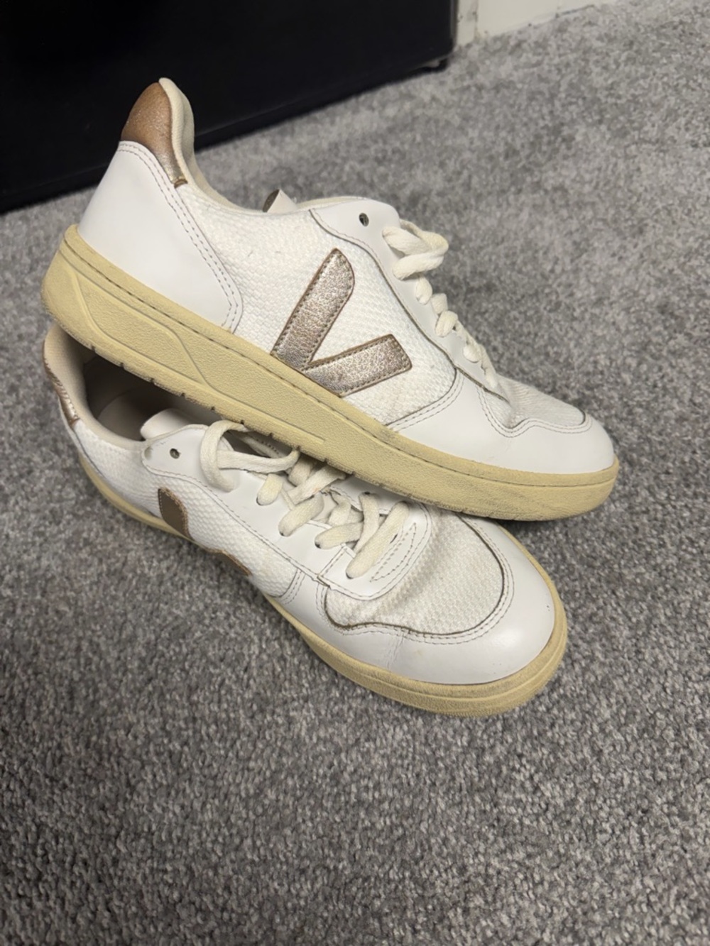 Veja ladies V-10 Leather Sneaker in White & Gold